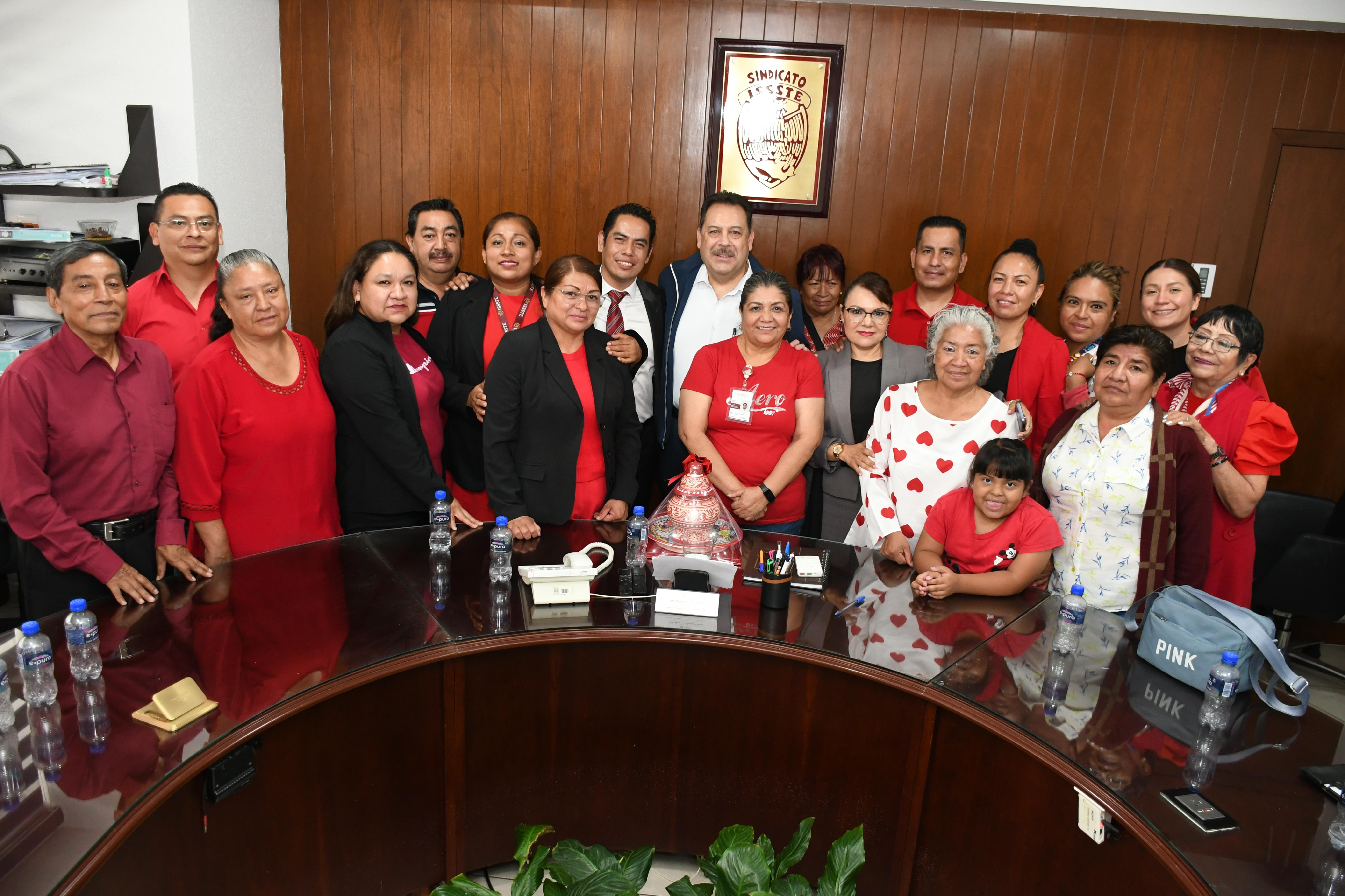 Visita compañeros de Puebla